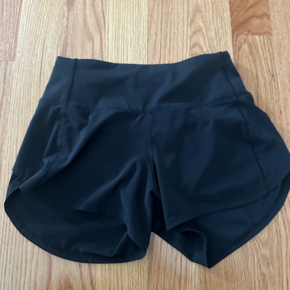 Like new size 4 Lululemon Hotty High Rise Short 4 inch